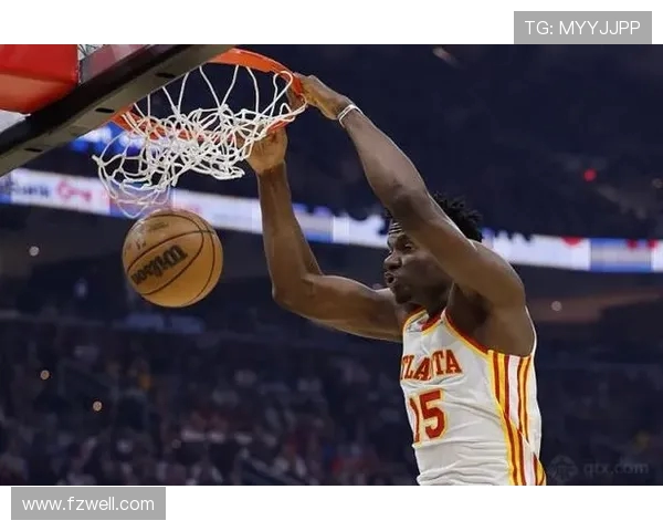 克林特卡佩拉：从新秀到明星中锋的成长之路与篮球智慧分享